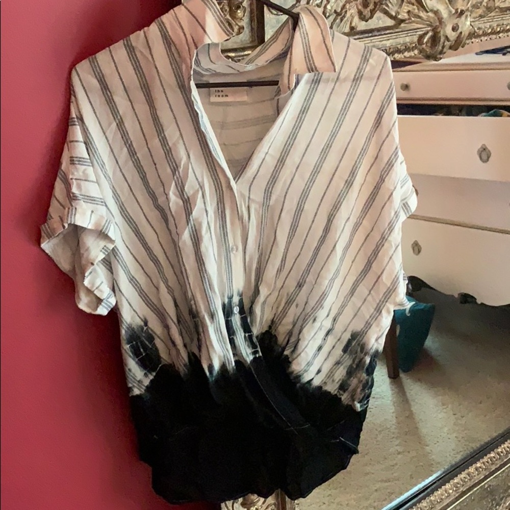 Button Up Tee shirt - Size Medium - Brand : Buckle